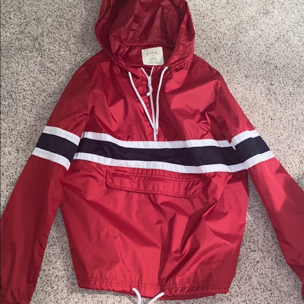 i’m selling this cute walter-proof pullover!!!